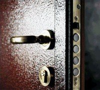 металлическая дверь с порошковым напылением в офисе | Дверной мир 