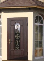 Входная металлическая дверь со стеклом и ковкой | Дверной мир 